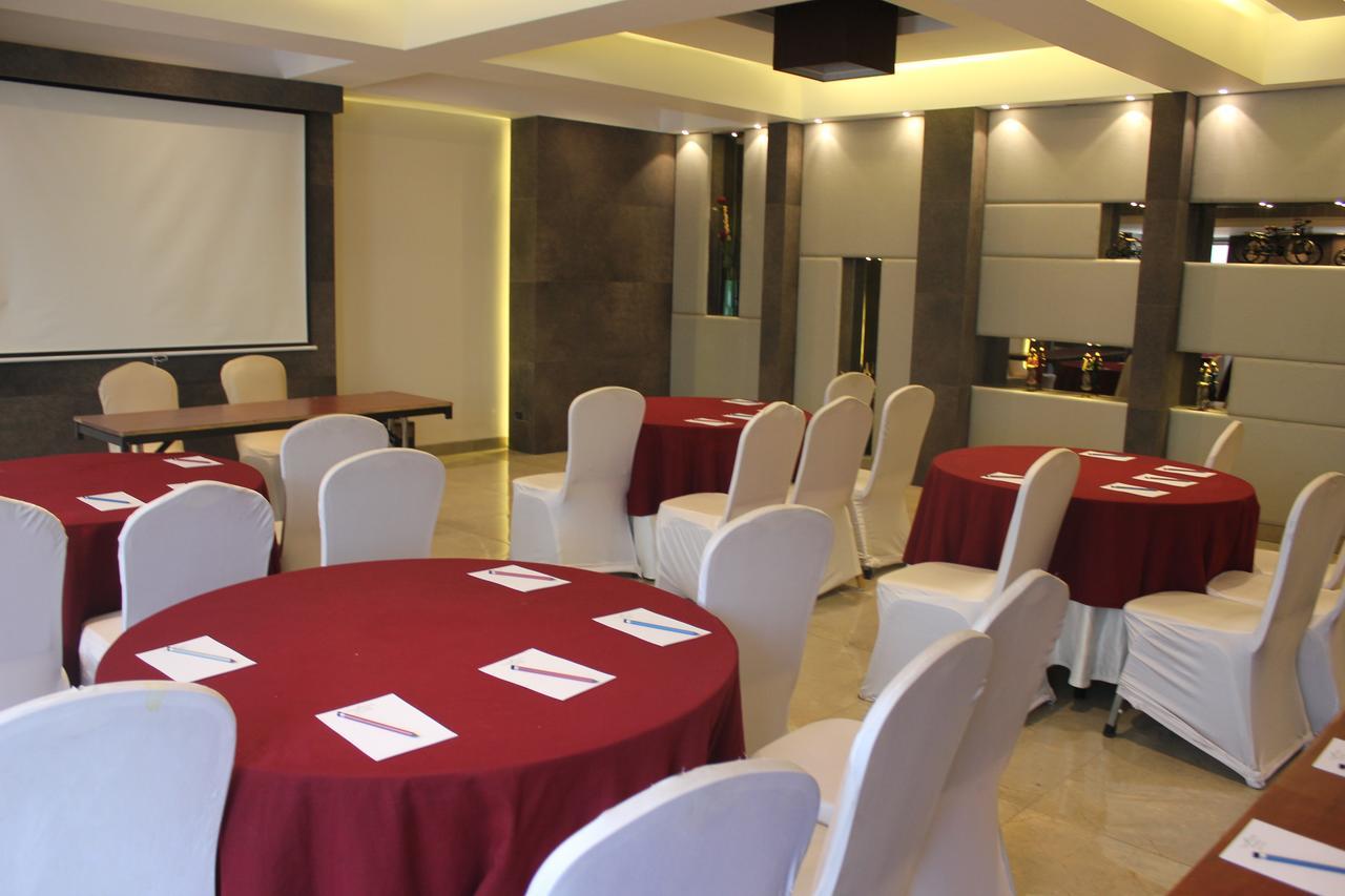 The Fern Residency, Vadodara Exteriör bild